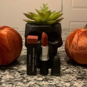 Mac lipstick 926 Dubonnet Buz